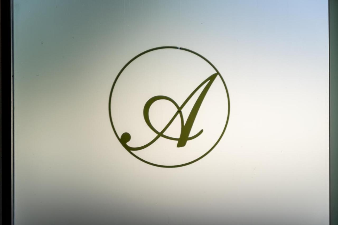 Anastazia Luxury & 2*
