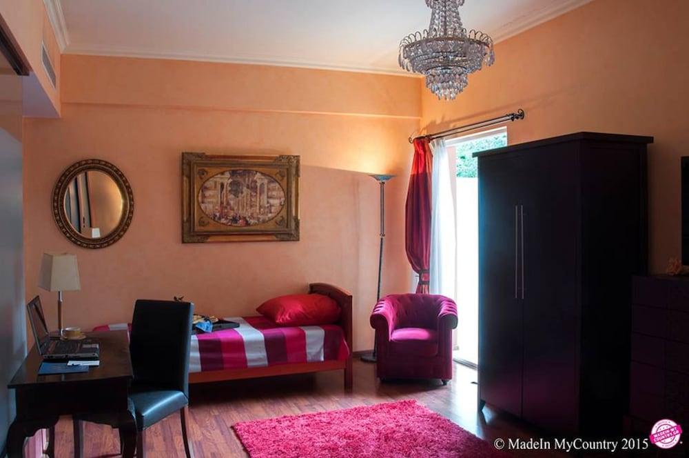 Anastazia Luxury & 2*