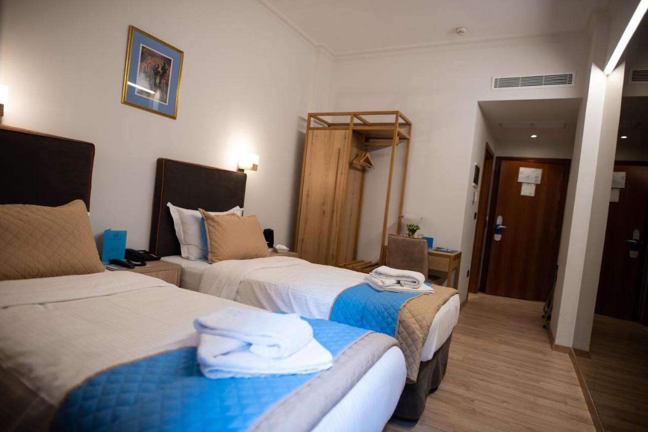 Anastazia Luxury & 2*