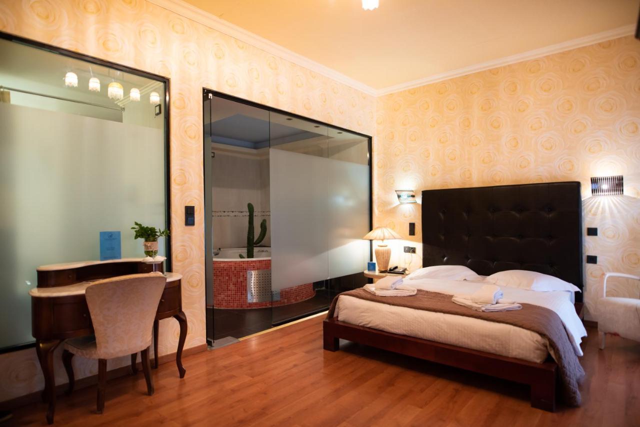 Anastazia Luxury & 2*